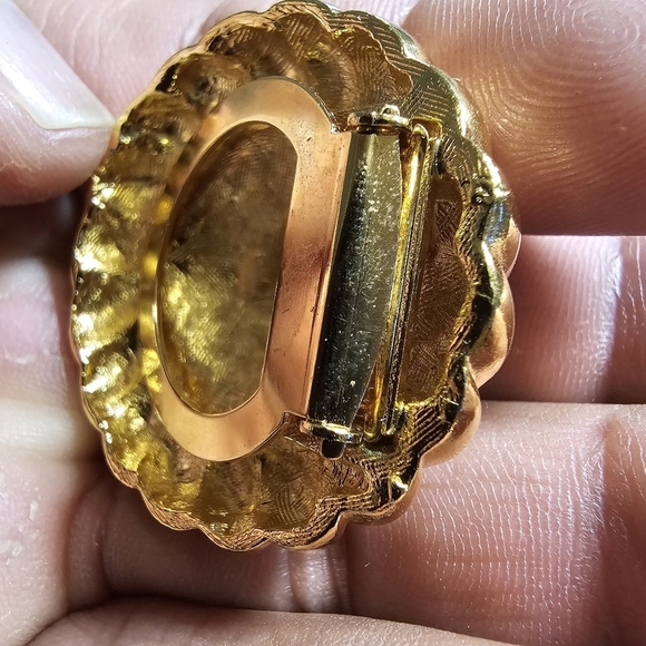 Vintage Iconic Lion Head Gold Tone Dome Button Shape 1.5” Scarf Clip Brooch show - Picture 4 of 8